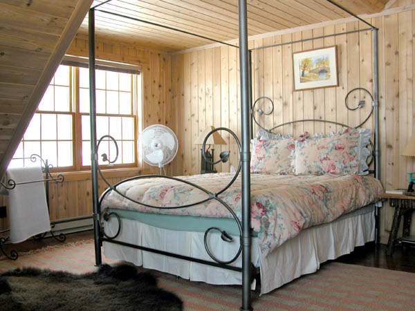 Master Bedroom Main Cabin