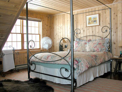 Master Bedroom Main Cabin